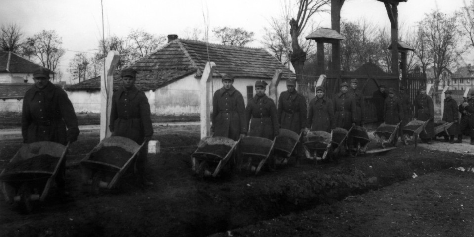 Polscy uchodźcy na pograniczu słowacko-węgierskim podczas II wojny światowej Polscy uchodźcy na pograniczu słowacko-węgierskim podczas II wojny światowej