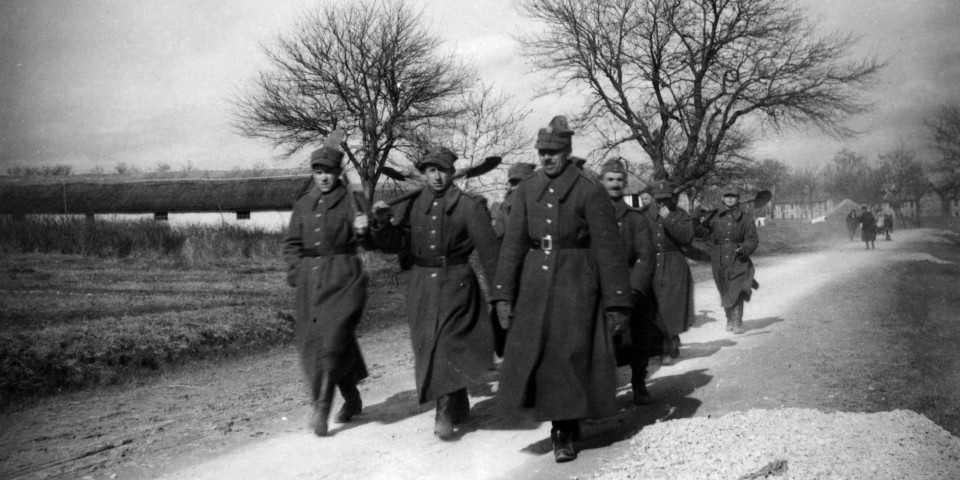 Mateusz Gniazdowski loha Slovenska v poskch kurirskych a prevdzaskch trasch poas 2. svetovej vojny